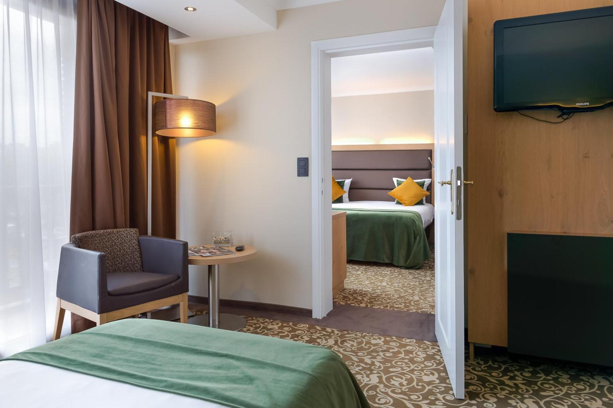 Hotel Restaurant Van Der Valk Nivelles-Sud Экстерьер фото