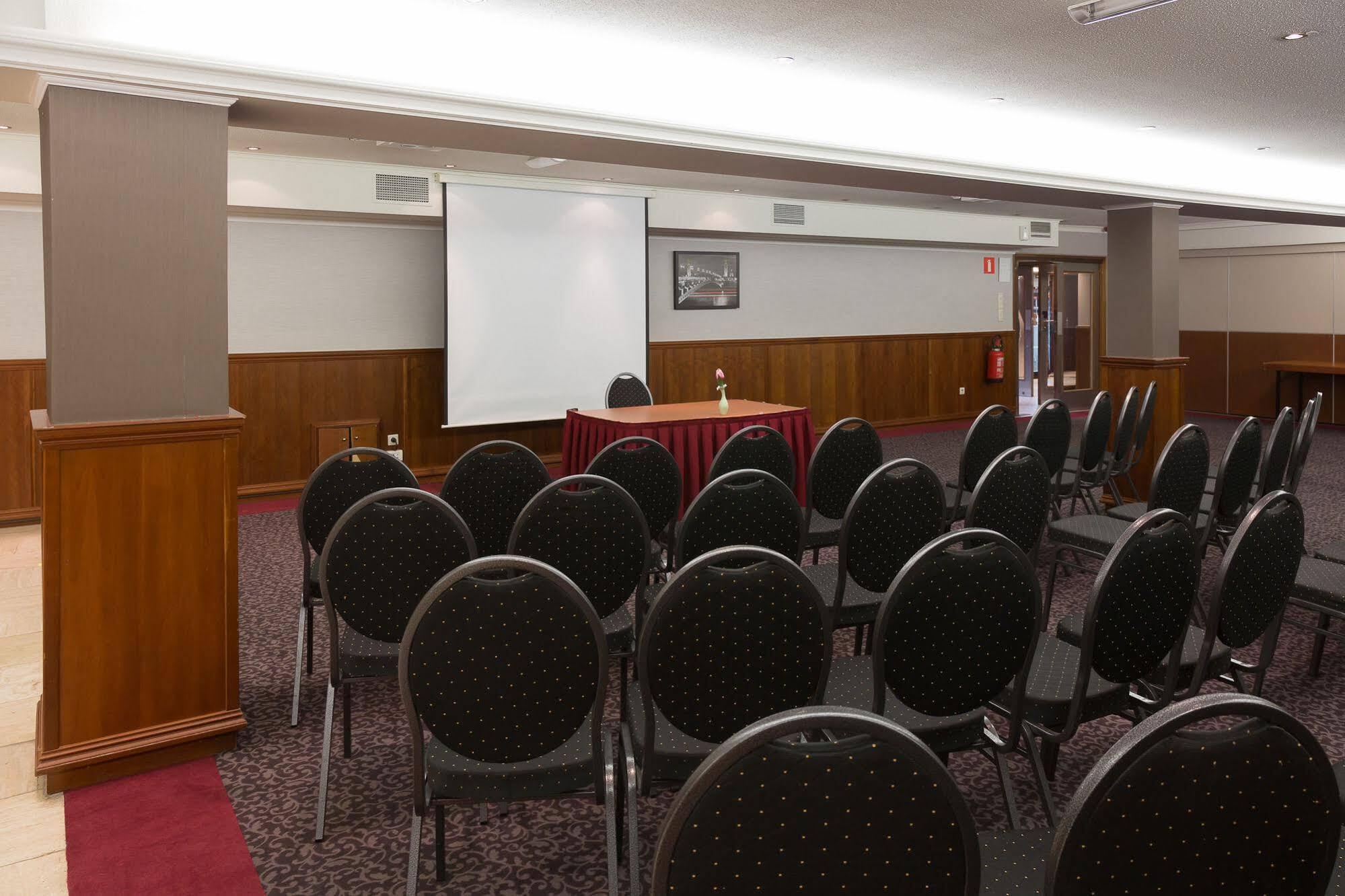 Hotel Restaurant Van Der Valk Nivelles-Sud Экстерьер фото