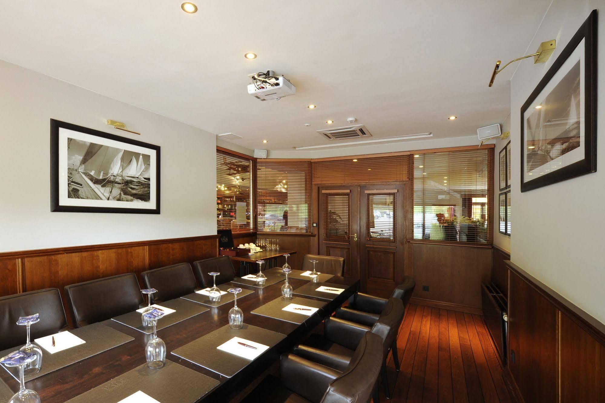 Hotel Restaurant Van Der Valk Nivelles-Sud Экстерьер фото