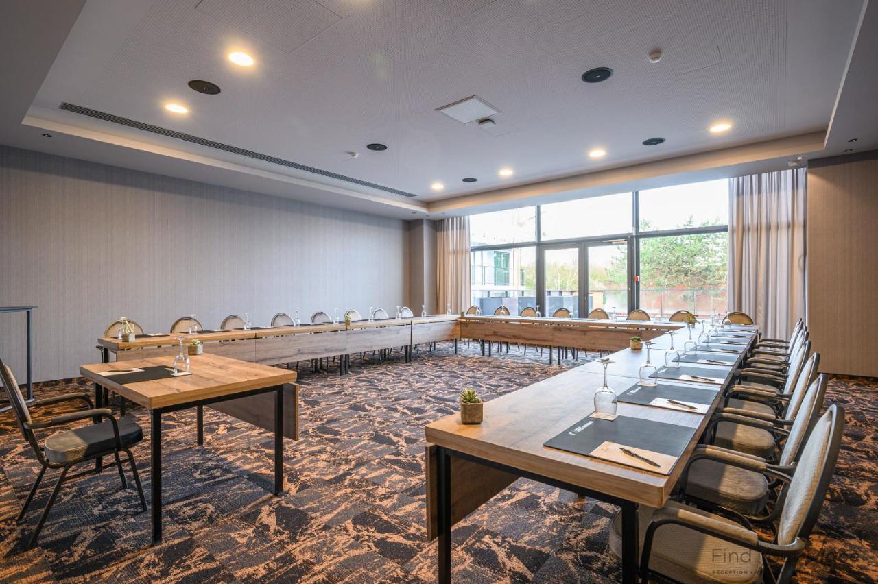 Hotel Restaurant Van Der Valk Nivelles-Sud Экстерьер фото