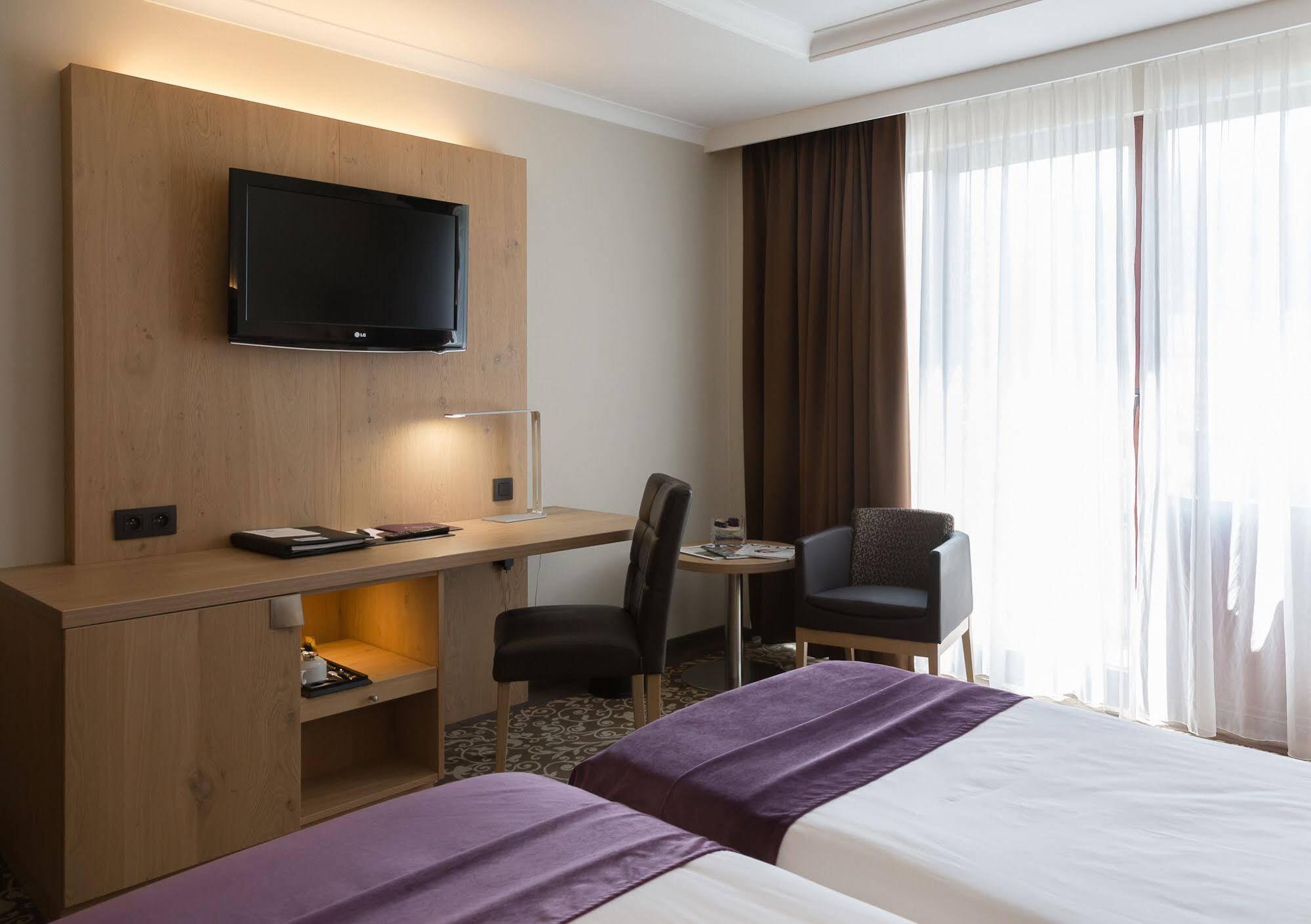 Hotel Restaurant Van Der Valk Nivelles-Sud Экстерьер фото